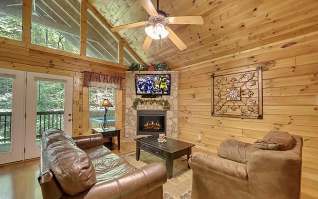 Creekside Paradise Found! One-Bedroom Mountain Cabin In Pigeon Forge Севьервилл Экстерьер фото
